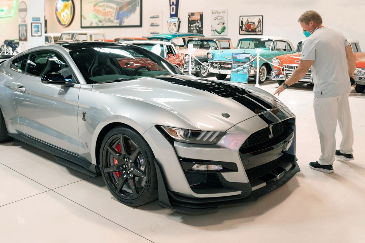 Jon Gruden receives 2020 Ford Mustang Shelby GT500